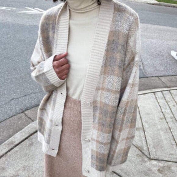 OAK + FORT Fuzzy Oversized Plaid Cardigan - Picture 2 of 8